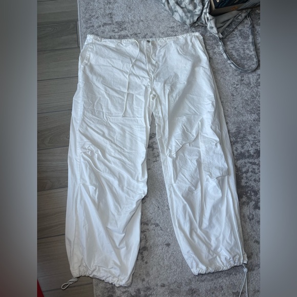 Women’s white low waist cargo pants - Picture 8 of 11